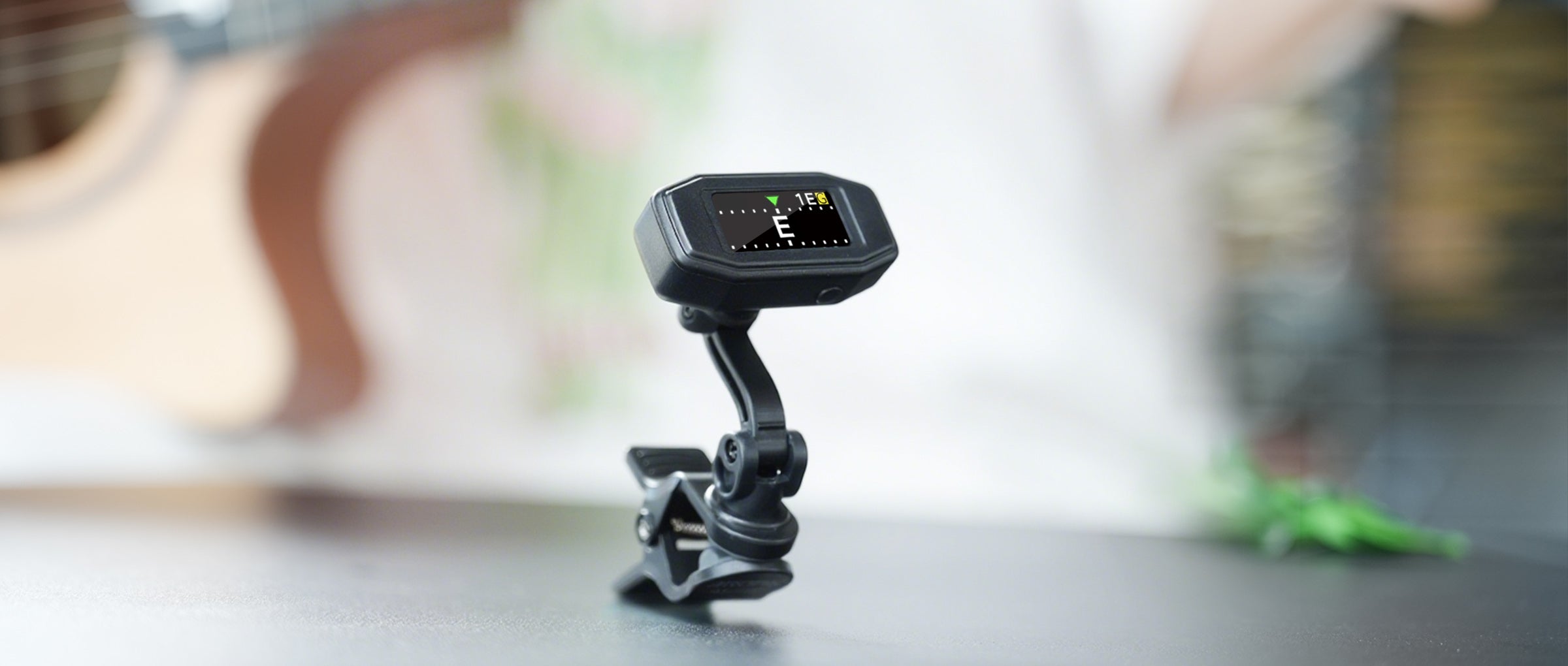 From Stage Lights to Sunlight — See Clearly with Aroma’s TFT Display Guitar Tuner